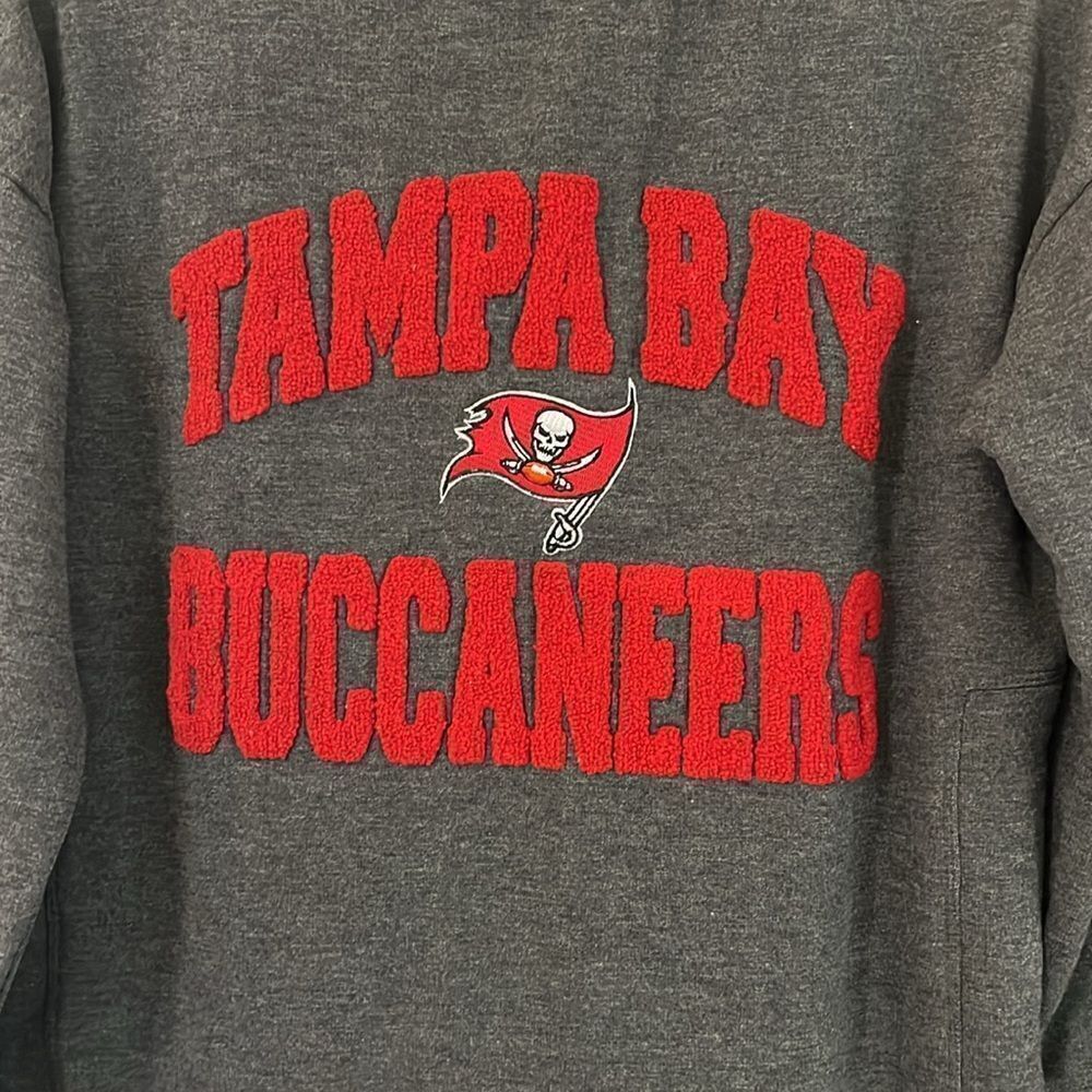 New Tampa Bay Buccaneers Gray Sweatshirt - Picture 2 of 6